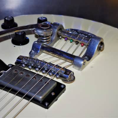 Hagstrom SWEDE L.P. 1976 White Aged,  Geppetto Camelot PAF pups..   Bigsby trem system.  Watch video image 9