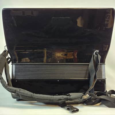 Hohner Bravo III Chromatic 80 Bass Piano Accordion, Black, W/ Bag & Straps image 10