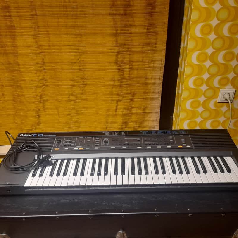 Roland E 10 Synthesizer image 1