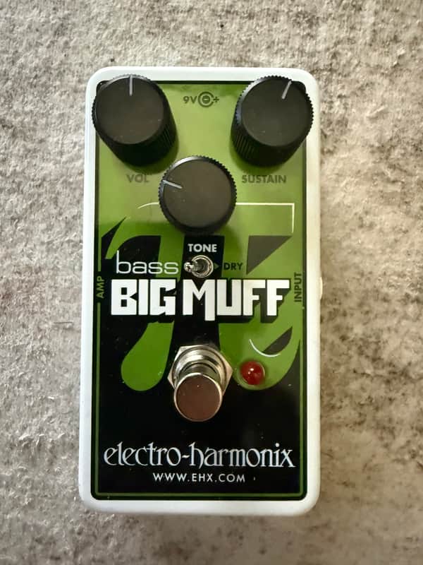 Electro-Harmonix Nano Bass Big Muff Pi Distortion / Sustainer 2014 - Present - Green / Black image 1