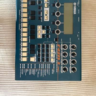 Yamaha RM1x Sequence Remixer 2000s - Blue