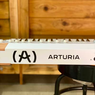 Arturia AstroLab 61-Key Stage Keyboard - White image 6