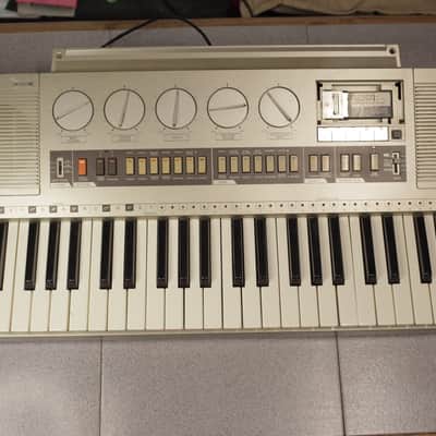 Casio CT-810 Casiotone 49-Key Synthesizer