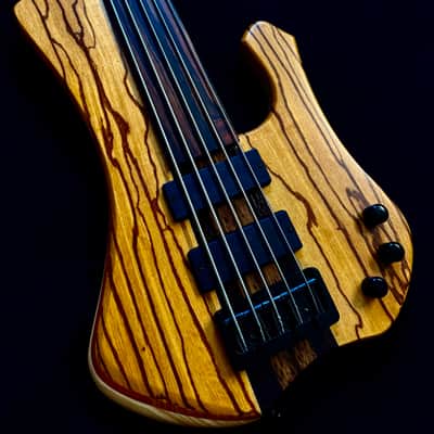 MG Bass Extreman Fretless 5 - Bartolini pickup Macassar ebony fingerboard image 3
