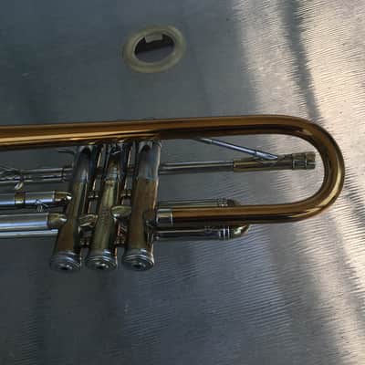 SUMMER DEAL RARE LARGE BORE HOLTON MODEL 51 TRUMPET ORIGINAL FINISH COMPRESSION FINE LARGEST BORE HOLTON MADE ELKGART MADE WITH GOOD CASE image 19
