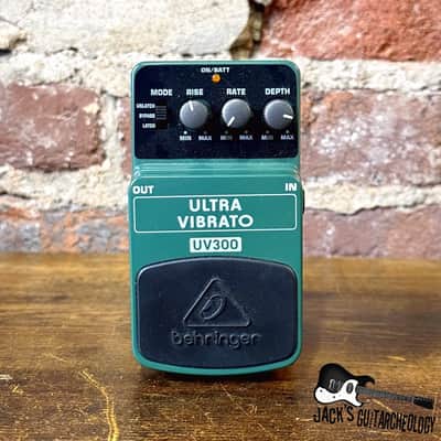 Behringer UV300 Ultra Vibrato Pedal Guitar Pedal *UESD* (2000s - Green)