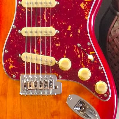 Fender Squire Stratocaster 2025-Sienna Sunburst-Red Tortoise image 5