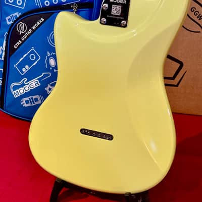 Mooer Guitars MLT10 (Travel/ Short Scale) CANDY YELLOW 2025 Super Light 2,5Kg image 9