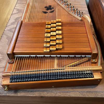 Orthey Custom 21-Key Autoharp Cherry Finish w/ Pickup and Gig Bag image 2