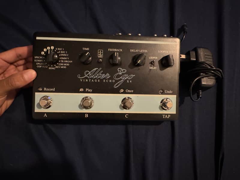 TC Electronic Alter Ego X4 Vintage Echo Delay Looper Black image 1