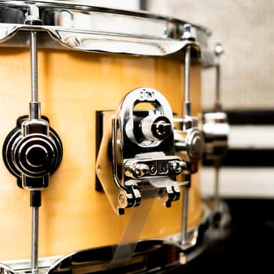 DW Performance Series 5.5x14" Maple Snare Drum 2010 - Present - Natural With Gig Bag image 2