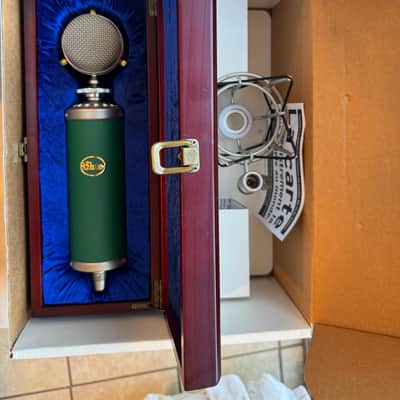 Blue Kiwi Large Diaphragm Multipattern Condenser Microphone 2010s - Green image 1