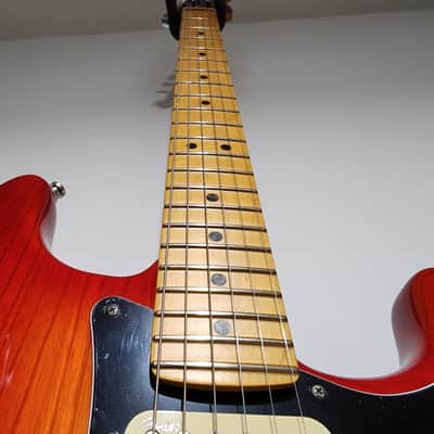 Fender American Ultra Luxe Stratocaster 2021 - 2024 - Plasma Red Burst image 9