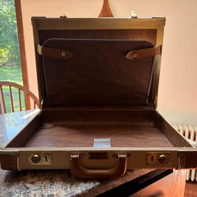 Fender Dealer Exclusive Briefcase  - Tan Tolex image 2