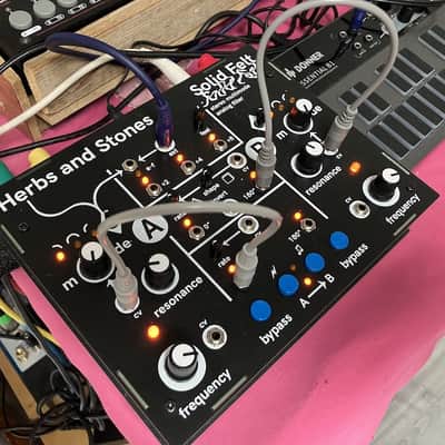 Herbs and Stones Solid Felt Desktop Stereo Multimode Analog Filter 2020 - Present - Black image 1