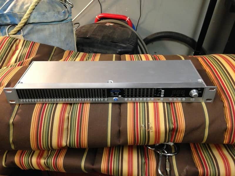Alesis  DEQ830 8 channel 30 band digital EQ plus RTA  in a single rack space image 1