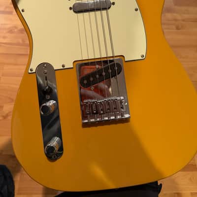 Fender Player Telecaster Left handed - Butterscotch Blonde with Maple Fingerboard  Bundle with Fender G&G Deluxe Hardshell Case for Stratocaster / Telecaster - Tweed with Red Poodle Plush Interior image 5