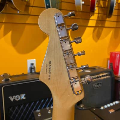 Fender - Classic Series Standard Strat / Rosewood - 3t-SB w /Gig Bag - 2010 - Used image 2