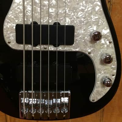 Peavey Axcelerator 6 string w/case image 4