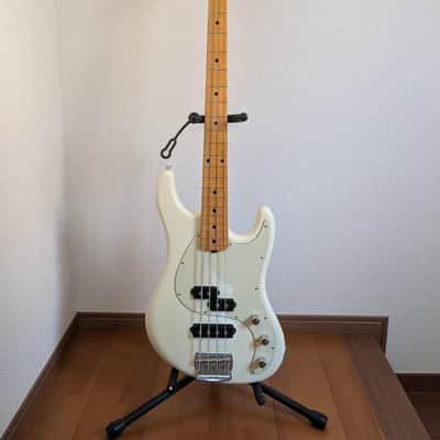 MUSICMAN Caprice Bass（Ivoly White） 2016 Ernie Ball Music Man Caprice Bass 2016 Ivory White | Reverb
