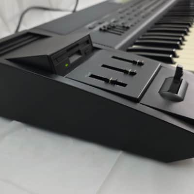 Roland XP-60 61-Key 64-Voice Music Workstation Keyboard 1998 - 2003 - Black image 6