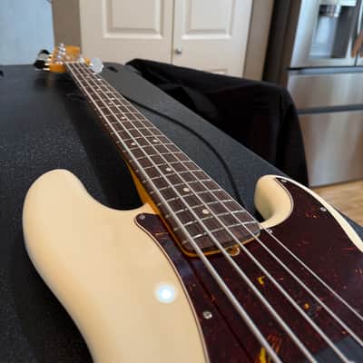 Fender American Professional II Precision Bass V with Rosewood Fretboard 2026 - Olympic White image 7