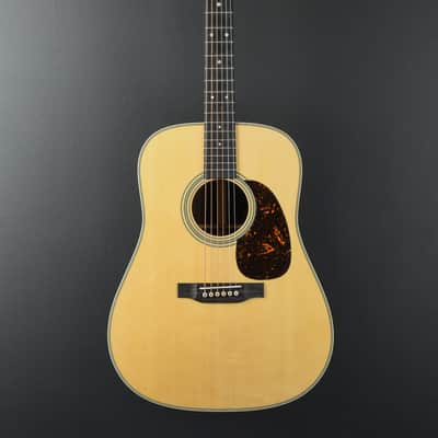 Martin D-28 - Natural Gloss image 3