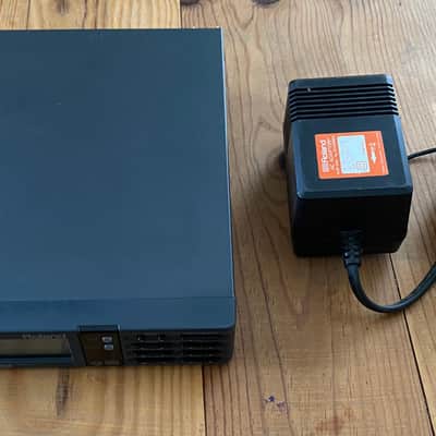 Roland Sound Canvas SC-55 MIDI Sound Generator 1991 - 1993 - Black