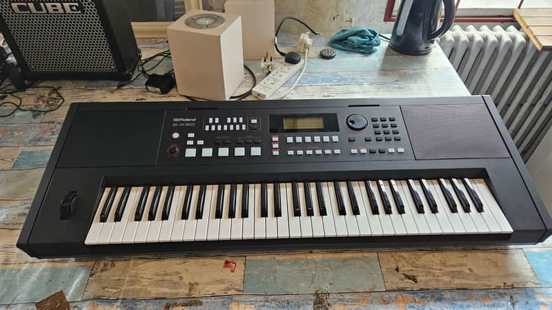 Roland E-X50 61-Key Arranger Keyboard, B-Stock Roland UK. Full 2 yr warranty. MINT image 1
