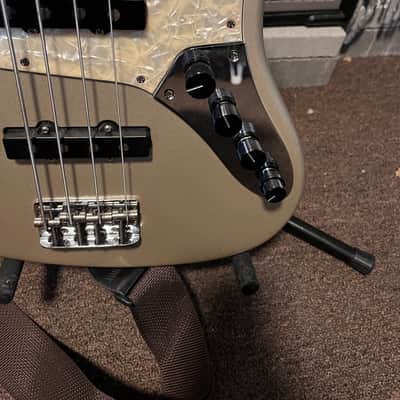 1996 Suhr Era Fender American Deluxe Jazz Bass with Rosewood Fretboard Shoreline Gold image 4