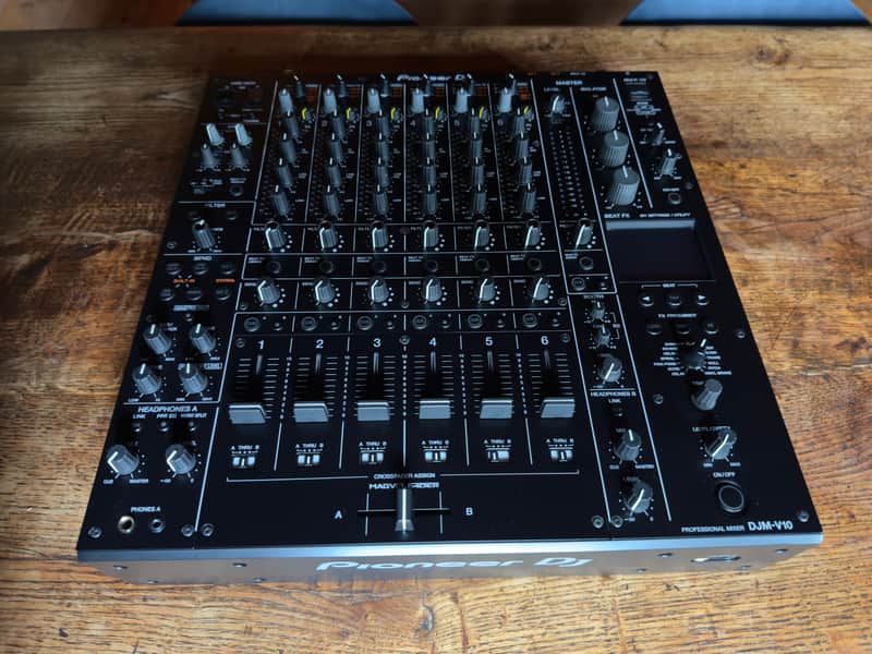 Pioneer DJM-V10 - Excellent condition, boxed image 1