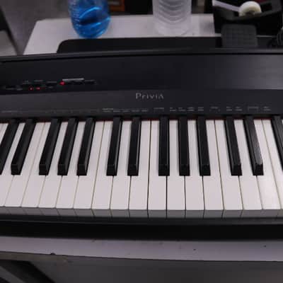 Casio PX-160 Privia 88-Key Digital Piano 2010s - White image 3