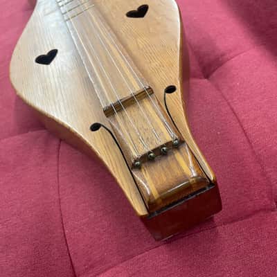 Dulcimer W/ Hearts and Violin Pegs - Natural image 4