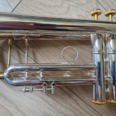 Vincent Bach Stradivarius 72* Silver and gold trim image 5