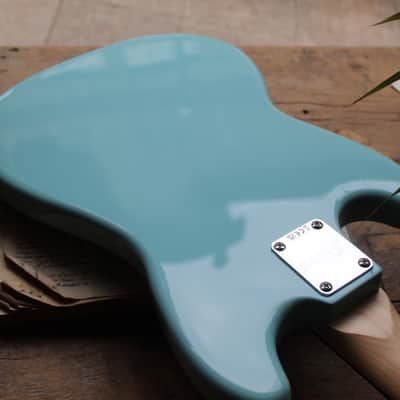 SQUIER "Sonic® Bronco™ Bass, Laurel Fingerboard, White Pickguard, Daphne Blue" 3, 30 KG image 6
