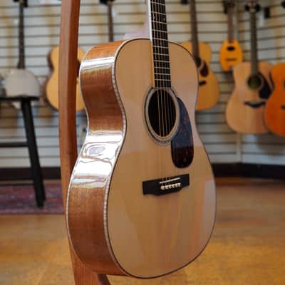 Larrivee OM-05 Old Town School Spec Sitka Spruce/Mahogany Acoustic Guitar w/Satin Neck, JCL Logo, Hard Case image 2