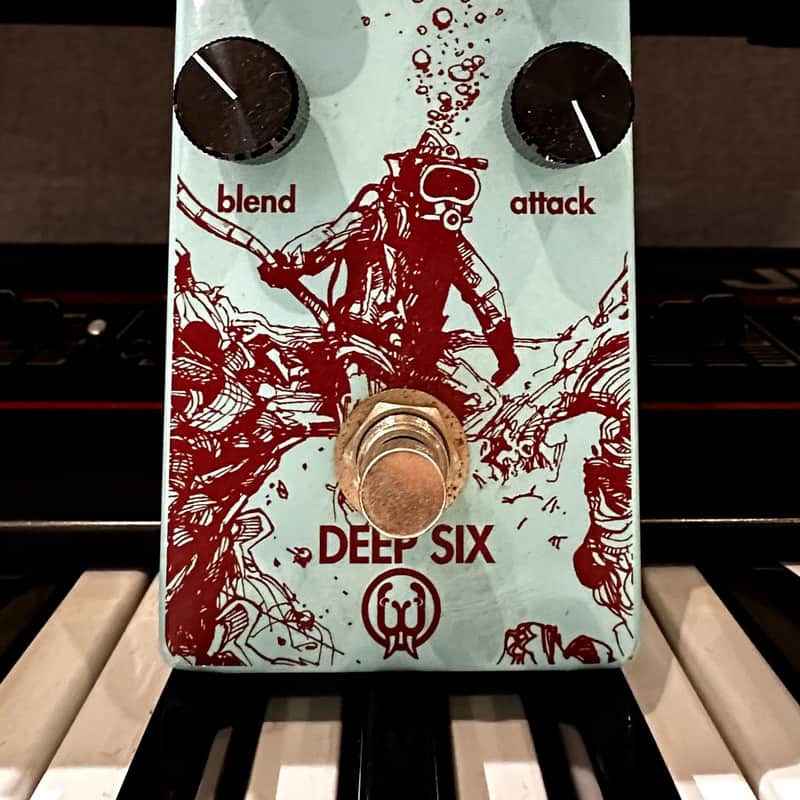 2010 Walrus Audio Deep Six Compressor V1 Blue / Red Diver V1