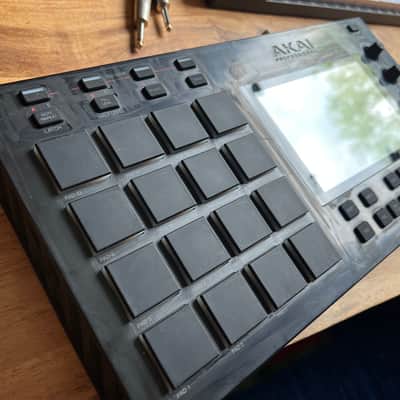 Akai MPC Live Standalone Sampler / Sequencer 2017 - 2020 - Black image 2
