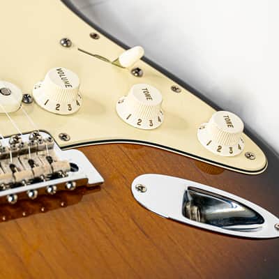 2009 Fender Stratocaster Standard 2-Tone Sunburst w/ Maple Fretboard, 6-Screw Bridge, Fender Gigbag image 5