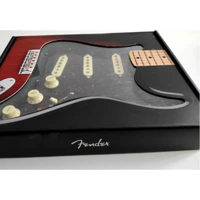 Pickguard Parchment Fender® pre-cablé SSS 11H pour Strat®, micros TEXAS SPECIAL image 5