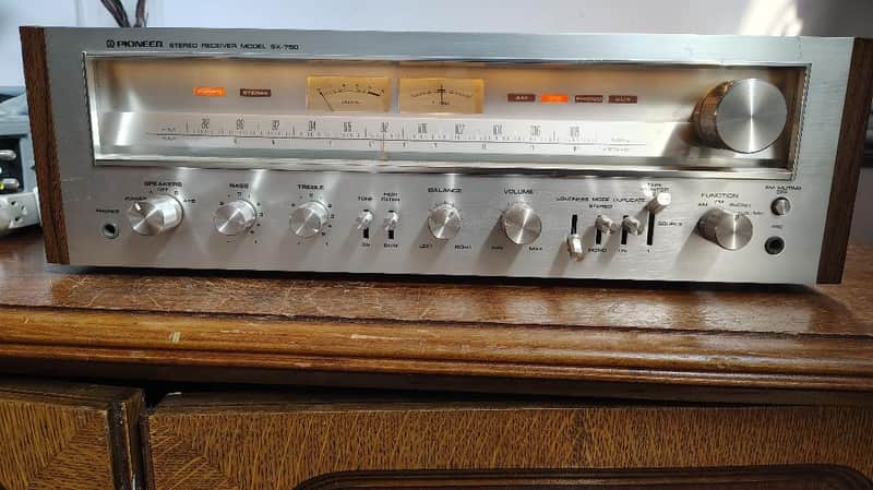 Pioneer SX750 receiver in very excellent condition - 1970's