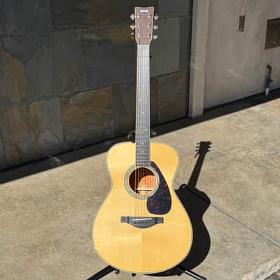 Yamaha LS16MHB Small Body Acoustic Guitar Natural image 2