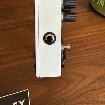 Keeley Compressor Plus Limited Edition - Glow 2022 - White / Glow-in-the-Dark image 3