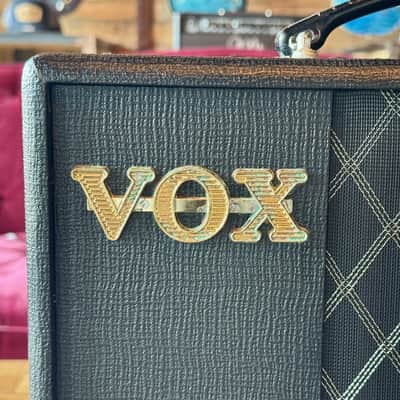 Vox Valvetronix VT20X Guitar Amplifier image 2