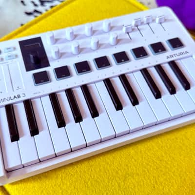 Arturia MiniLab 3 (MKIII) 25-Key MIDI Controller 2022 - Present - White