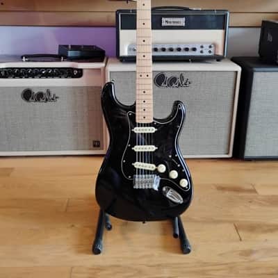 Fender FSR Special Edition Player Stratocaster with Maple Fretboard - 2015 - Black image 2