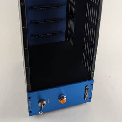 Midas L6 Legend 6-Slot Powered 500 Series Frame 2018 - Present - Black and Blue image 2