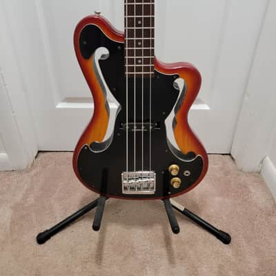 Series 10 Scroll Bass image 3