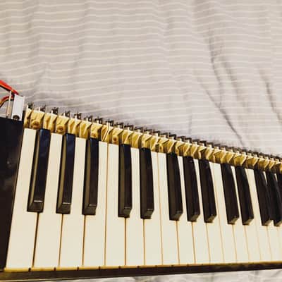 Roland SH 2000 keyboard image 2
