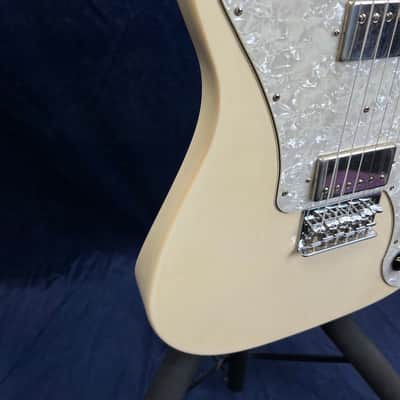Fender Chris Shiflett Telecaster Deluxe in Arctic White Pre-owned with Case image 6